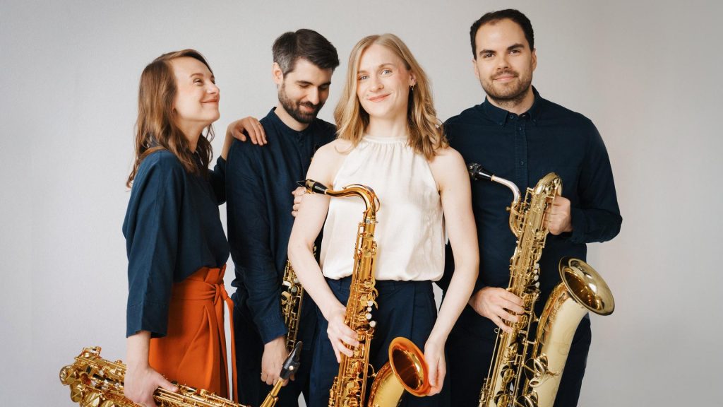 archis-saxophon-quartett-froehlich-beieinander-100-1920x1080